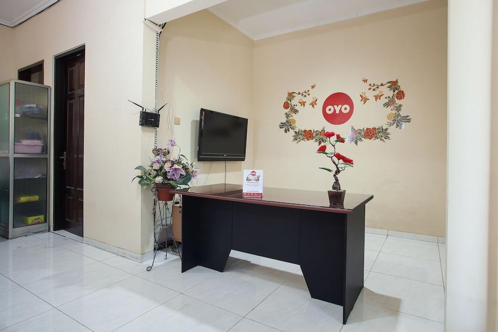 Reddoorz At Graha 99 Simomulyo Hotel Surabaya Exterior photo