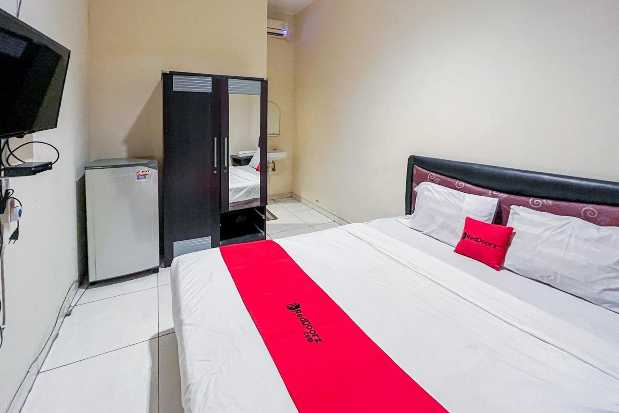Reddoorz At Graha 99 Simomulyo Hotel Surabaya Exterior photo