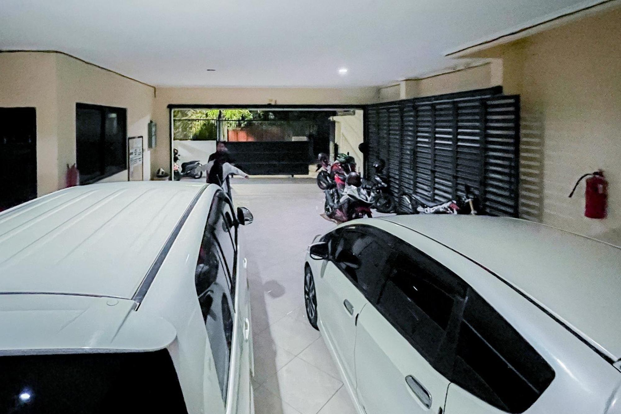 Reddoorz At Graha 99 Simomulyo Hotel Surabaya Exterior photo