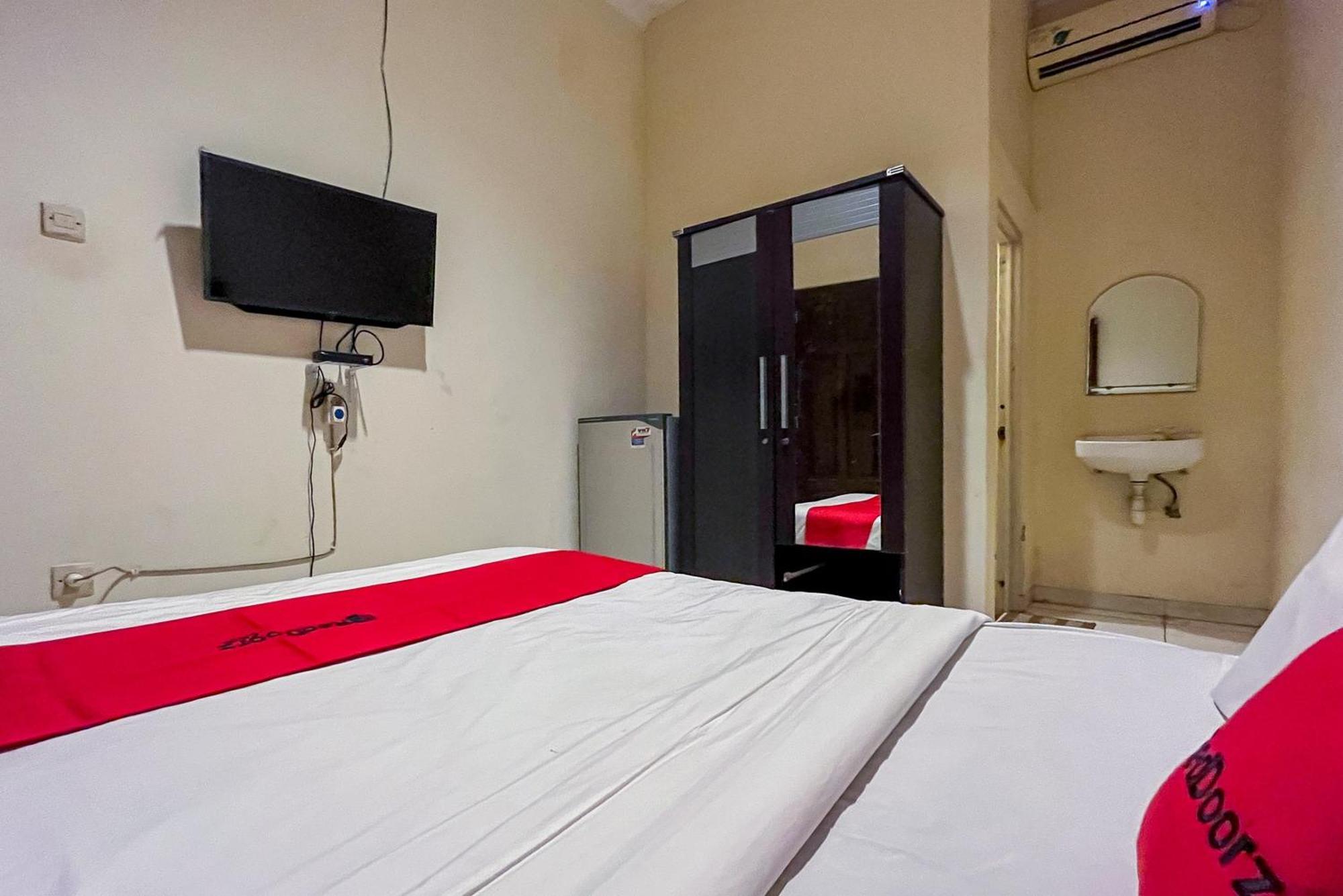 Reddoorz At Graha 99 Simomulyo Hotel Surabaya Exterior photo